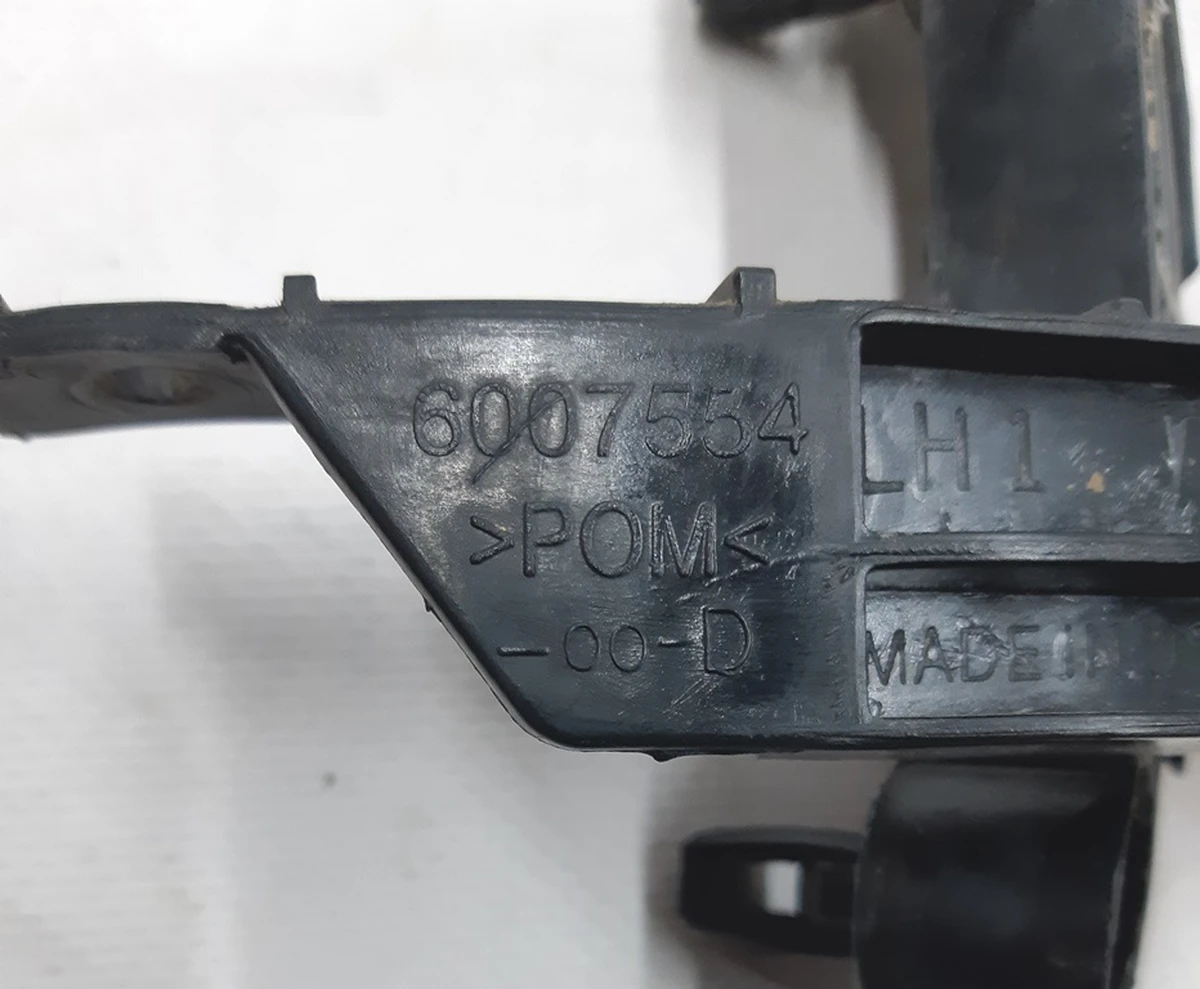 4 Кронштейн лівого кріплення заднього бампера з пошкодженням Tesla model S, model S REST 1091986-00-B