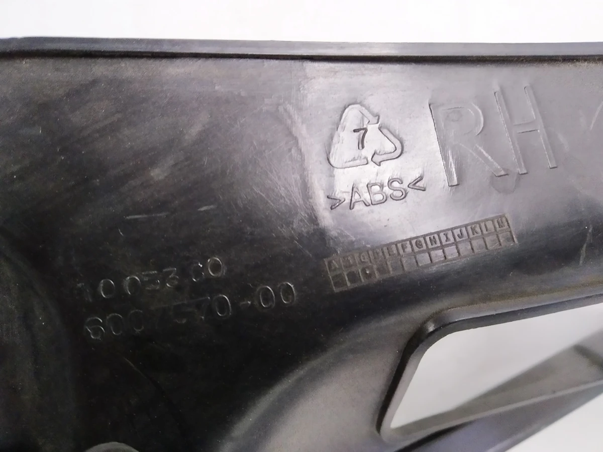 13 Trunk lid door trim right assembly with pressure sensor Tesla model S, model S REST 6007570-00-C