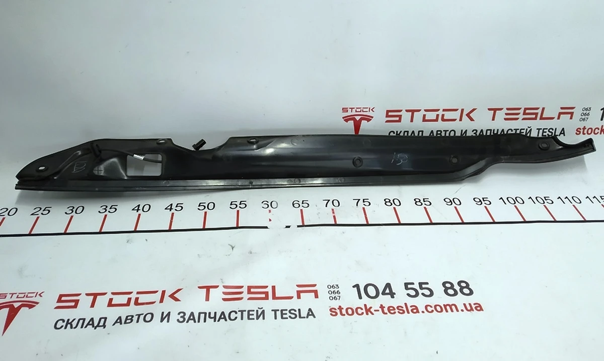 13 Trunk lid door trim right assembly with pressure sensor Tesla model S, model S REST 6007570-00-C