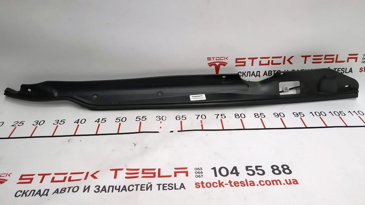 13 Trunk lid door trim right assembly with pressure sensor Tesla model S, model S REST 6007570-00-C