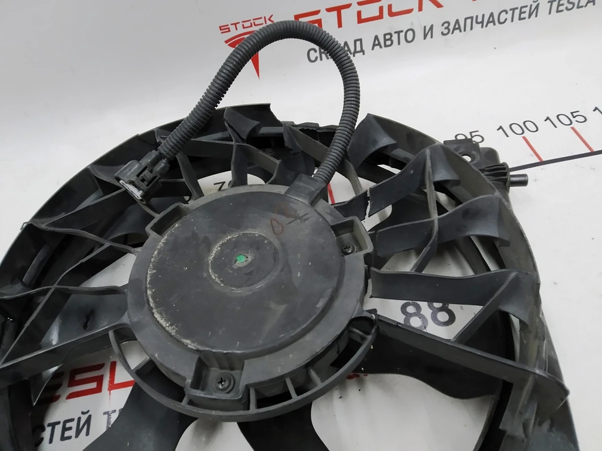 5 Вентилятор кондиціонера лівий у зборі (з пошкодженнями) Tesla model S, model S REST