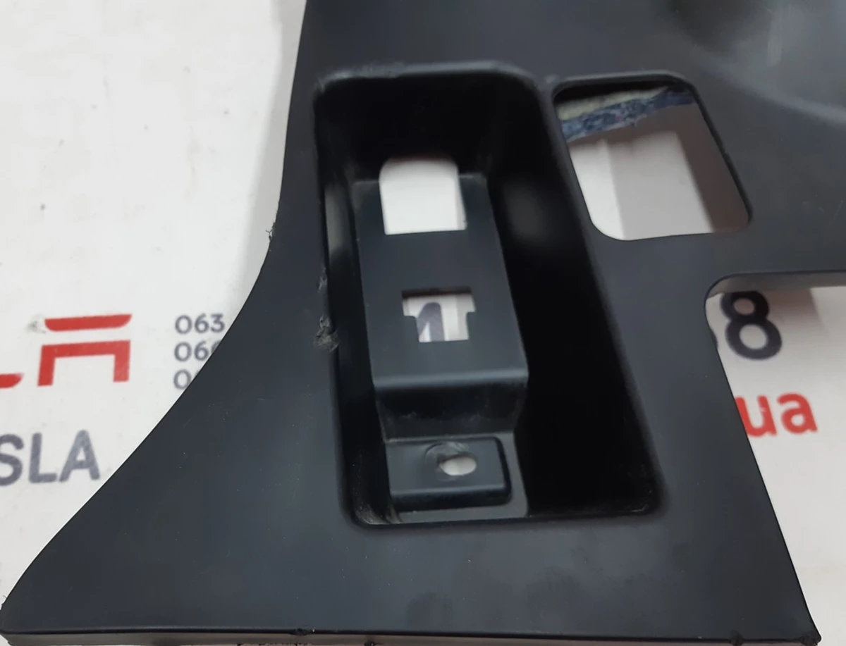 22 Накладка нижня інструментальної панелі права Tesla model S, model S REST 1016343-00-B