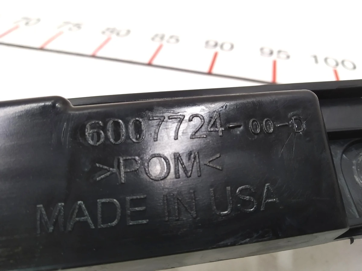 2 Кронштейн заднього бампера центральний Tesla model S, model S REST 6007724-00-E