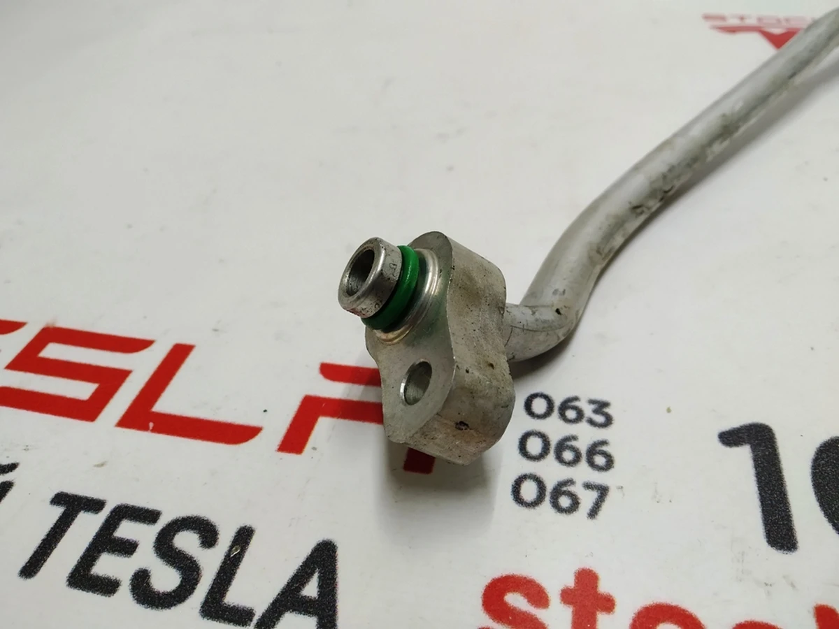10 Трубка сполучна радіаторів кондиціонера (з пошкодженням) Tesla model S, model S REST