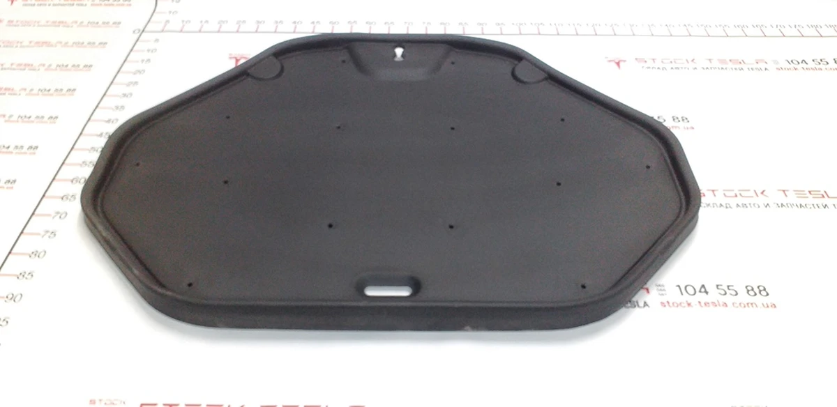 20 Захист капота (накладка подкапотная) RWD Tesla model S 1024809-00-C