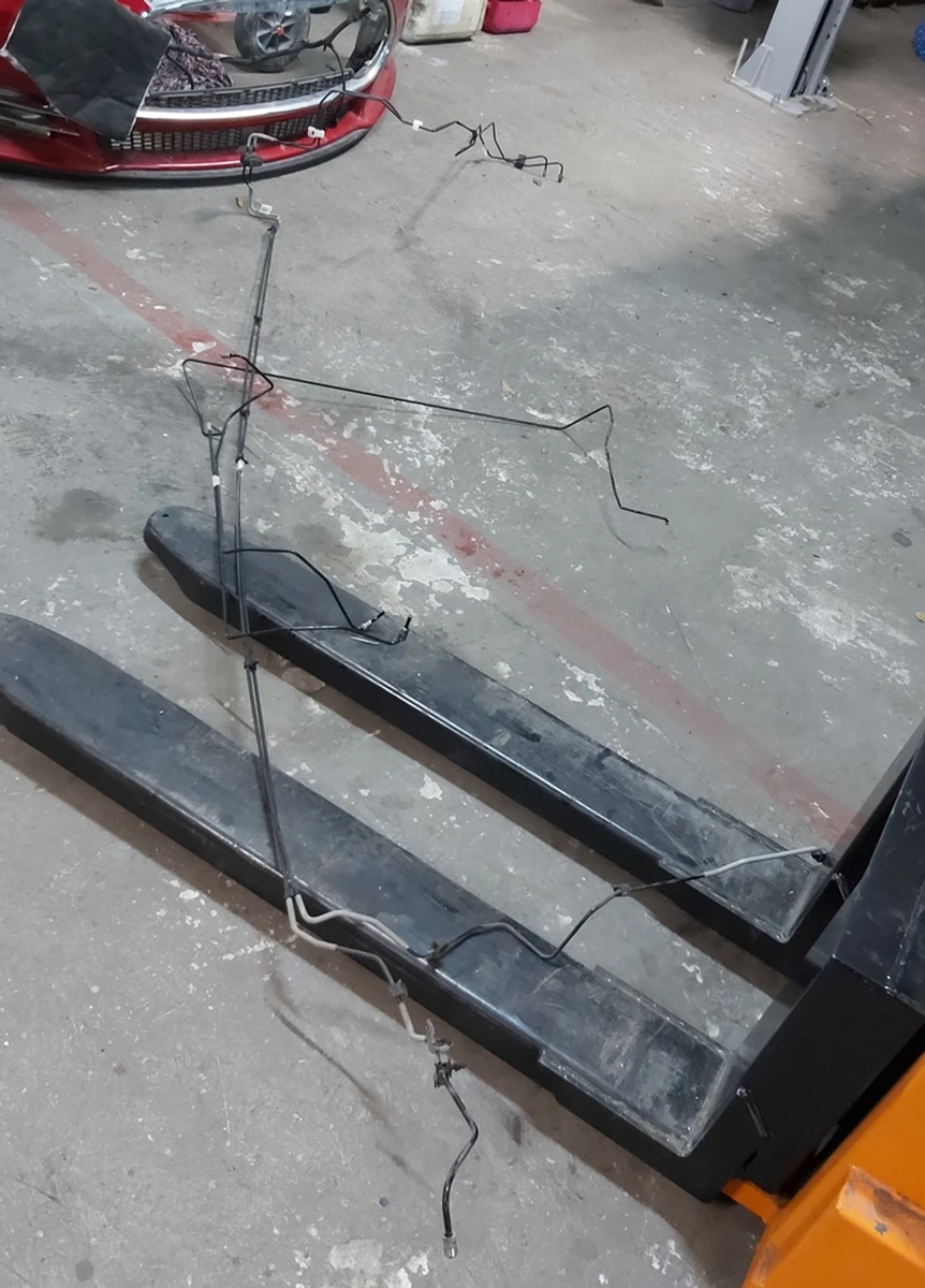 Гальмівна магістраль задня та передня (комплект 6 штук) Tesla model S REST 6008135-6008136