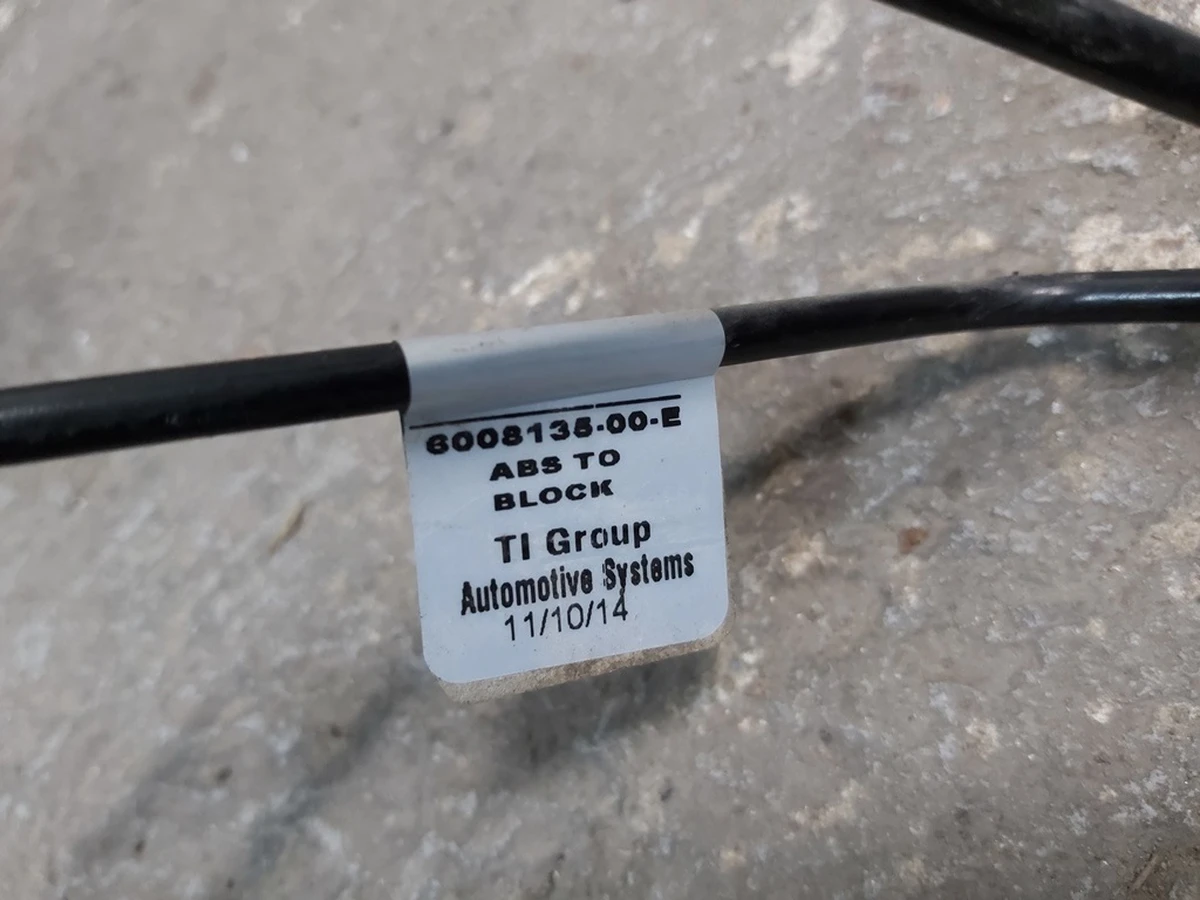 Гальмівна магістраль задня та передня (комплект 6 штук) Tesla model S REST 6008135-6008136