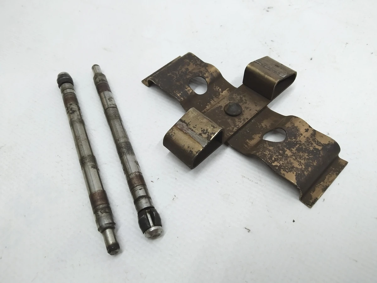 Комплект пружини і штифта гальмівного супорта заднього BREMBO Tesla Model S, Model S REST, Model X 6008142-00-A