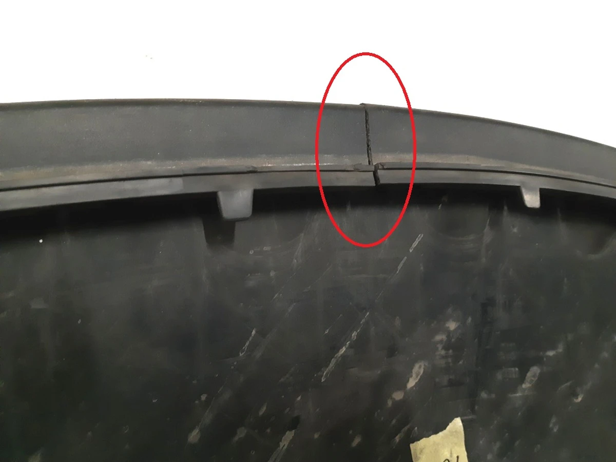 8 Накладка переднього бампера нижня (губа) з пошкодженням Tesla model S 6008160-00-D