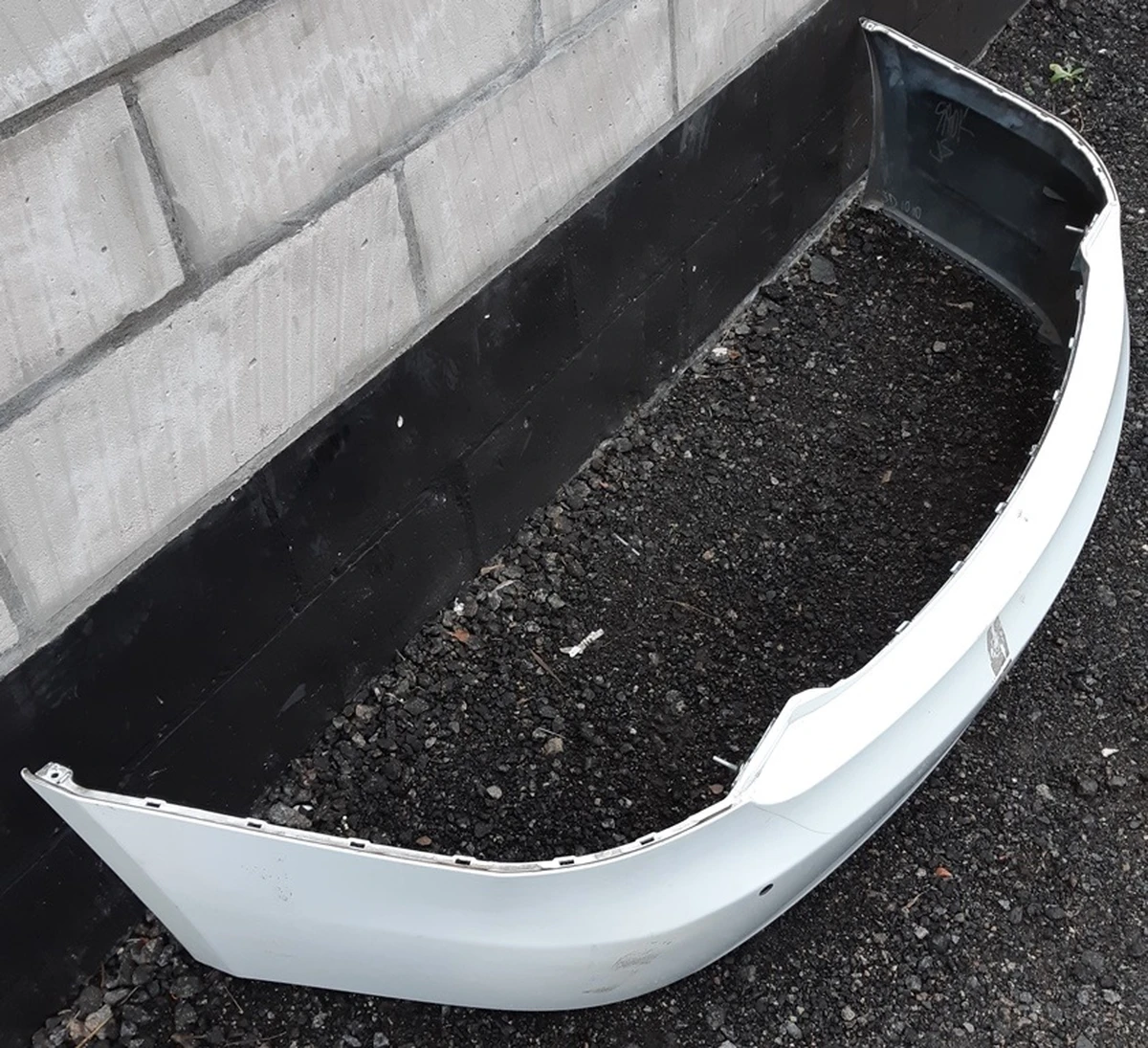 1 Rear bumper for 4 parking sensors (with brackets) PBCW (damaged) Tesla model S 1068750-00-A