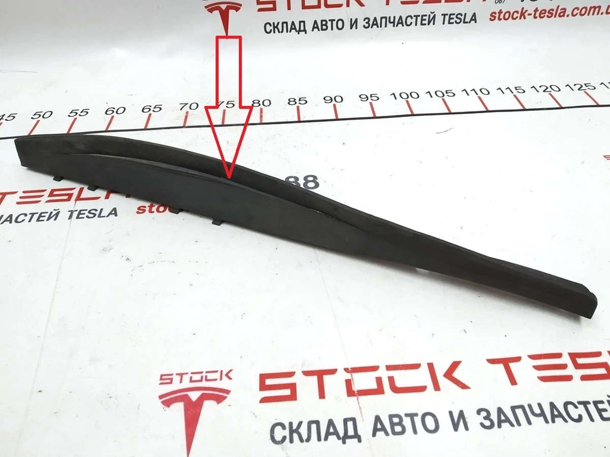 4 Aero shield outer strake - LH Tesla Model S 6008184-00-D