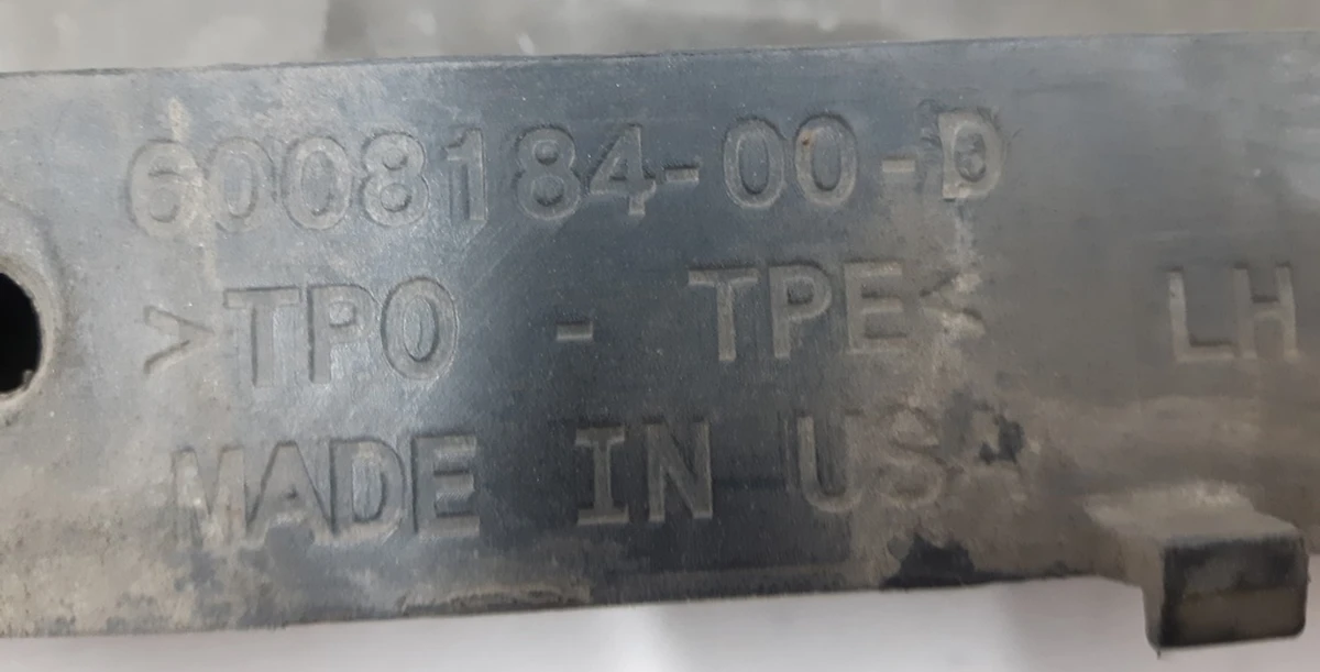 4 Задний молдинг (плавник) защиты двигателя левый малый Tesla Model S 6008184-00-D