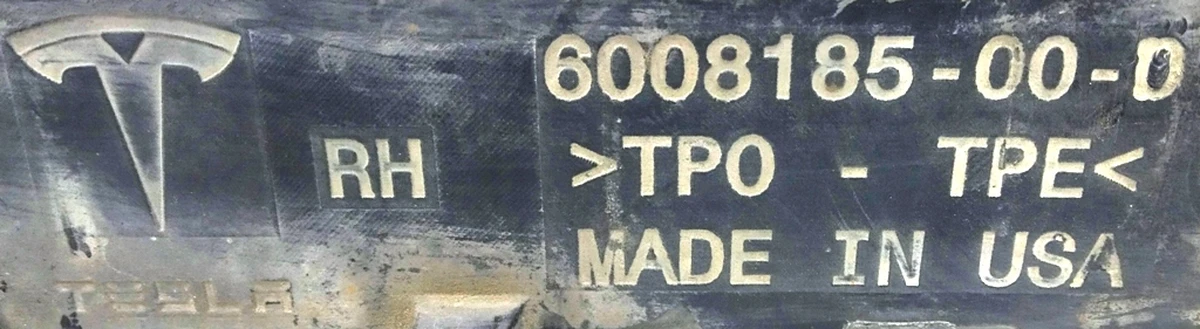 5 Задній молдинг (плавник) захисту двигуна правий малий з ушкодженнями Tesla model S 6008187-00-D