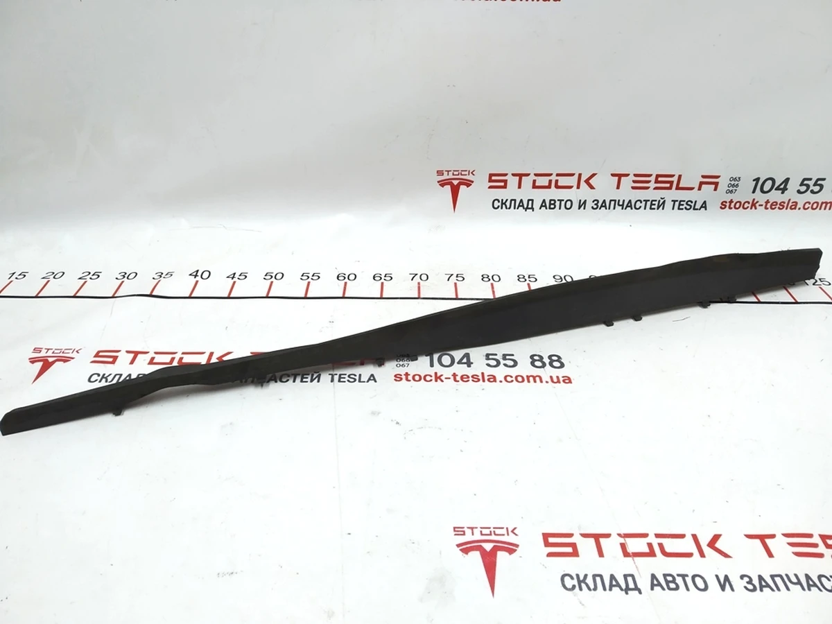 3 Задній молдинг (плавник) захисту двигуна правий довгий Tesla Model S 6008187-00-D