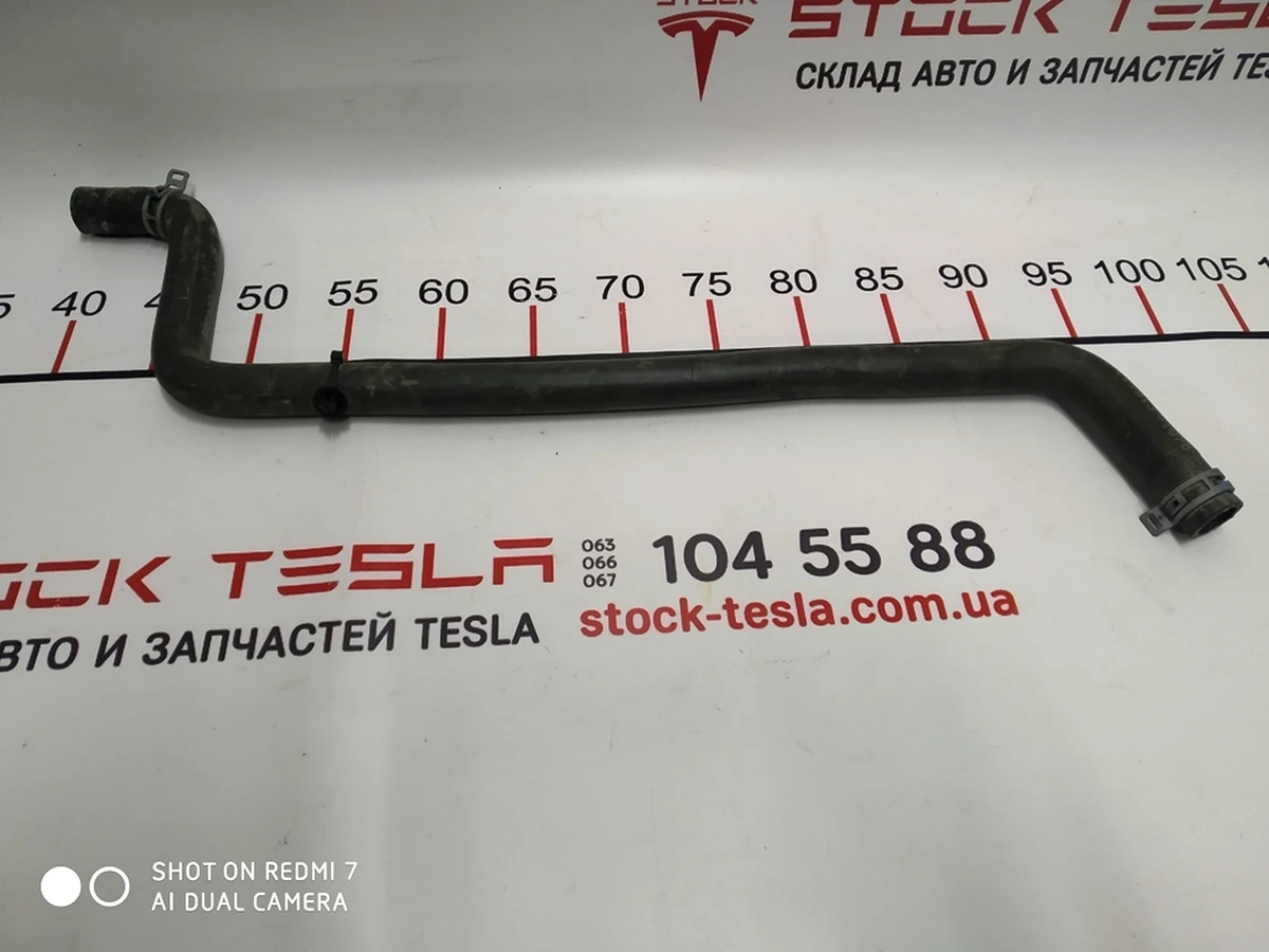 21 Шланг охолодження з потрійного клапана на четвертий клапан Tesla model S 6008298-00-E