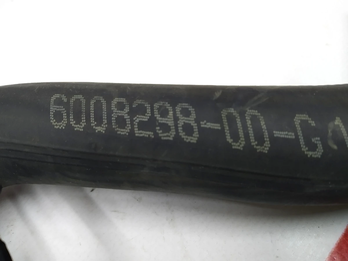 21 Шланг охолодження з потрійного клапана на четвертний клапан Tesla model S 6008298-00-G