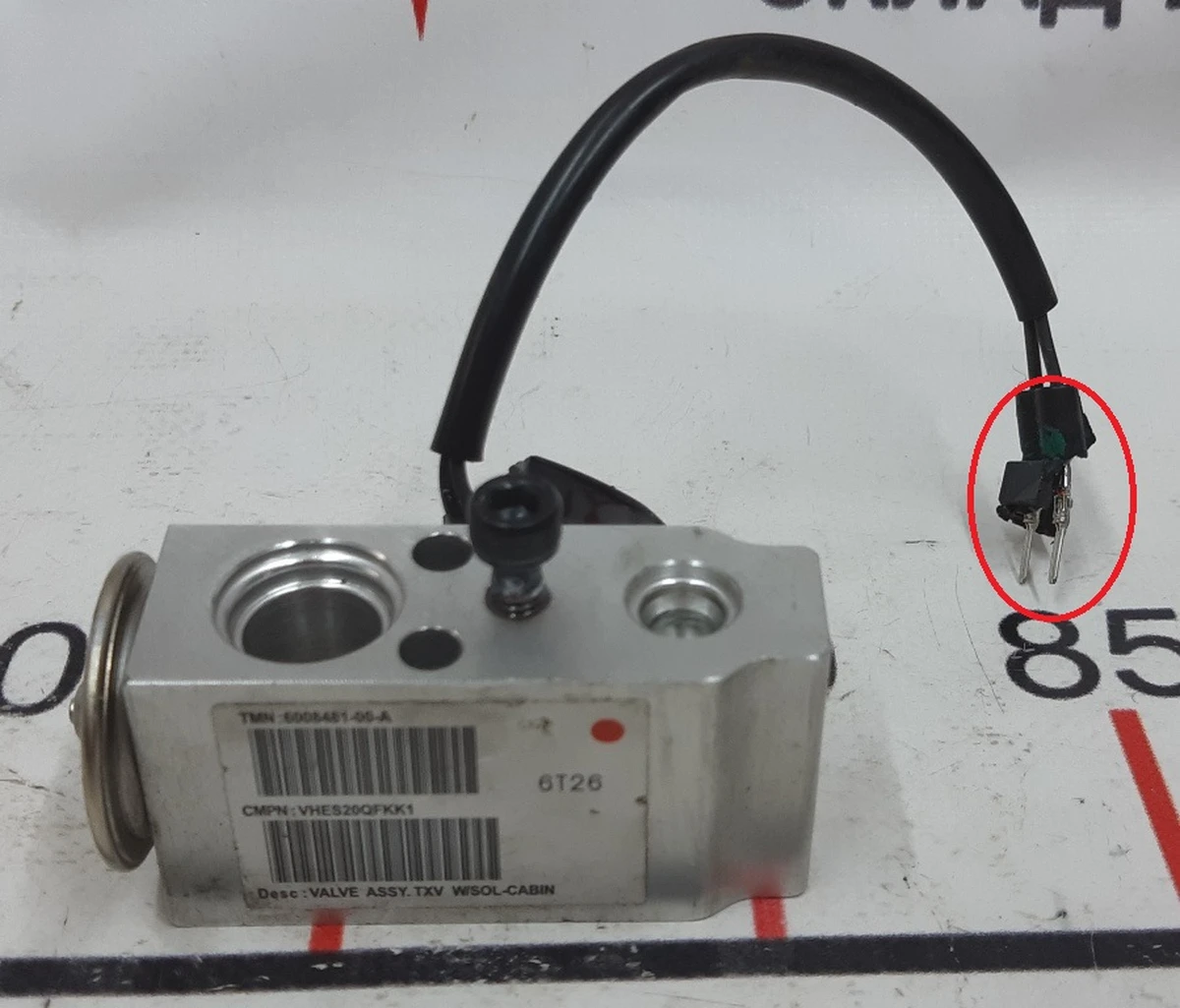 11 Air conditioning valve Evaporator with damage Tesla model X S REST 6008481-00-B