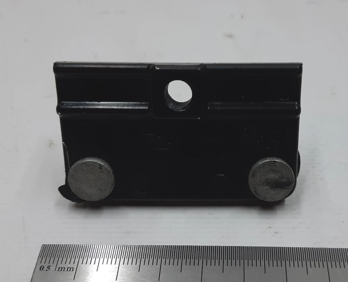 5 Кронштейн кріплення рейлінгів Tesla model S 6008628-00-D