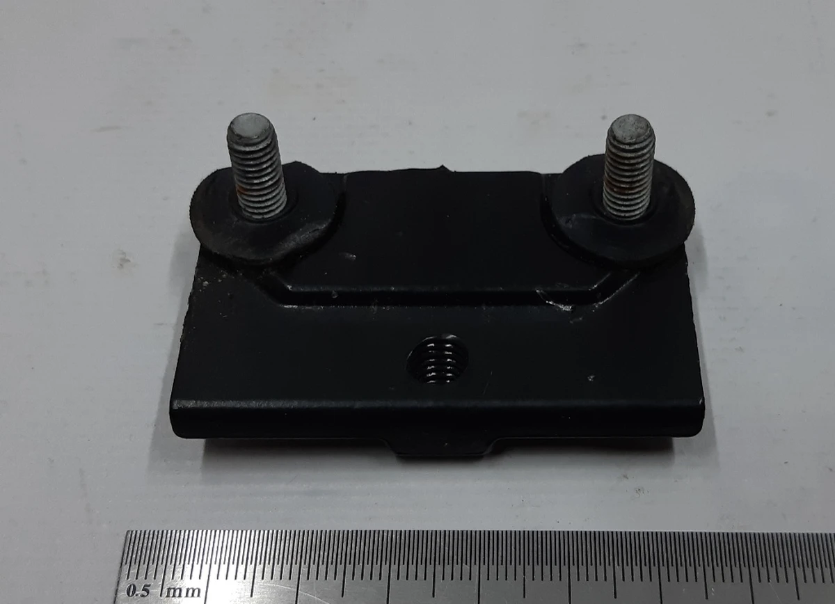 5 Кронштейн кріплення рейлінгів Tesla model S 6008628-00-D