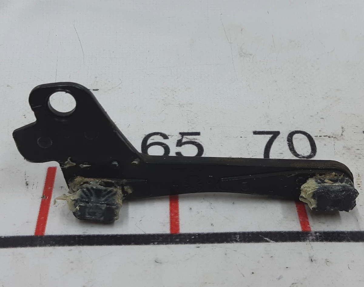 9 Hatch guide bracket front left REV01 Tesla model S 6008664-00-G