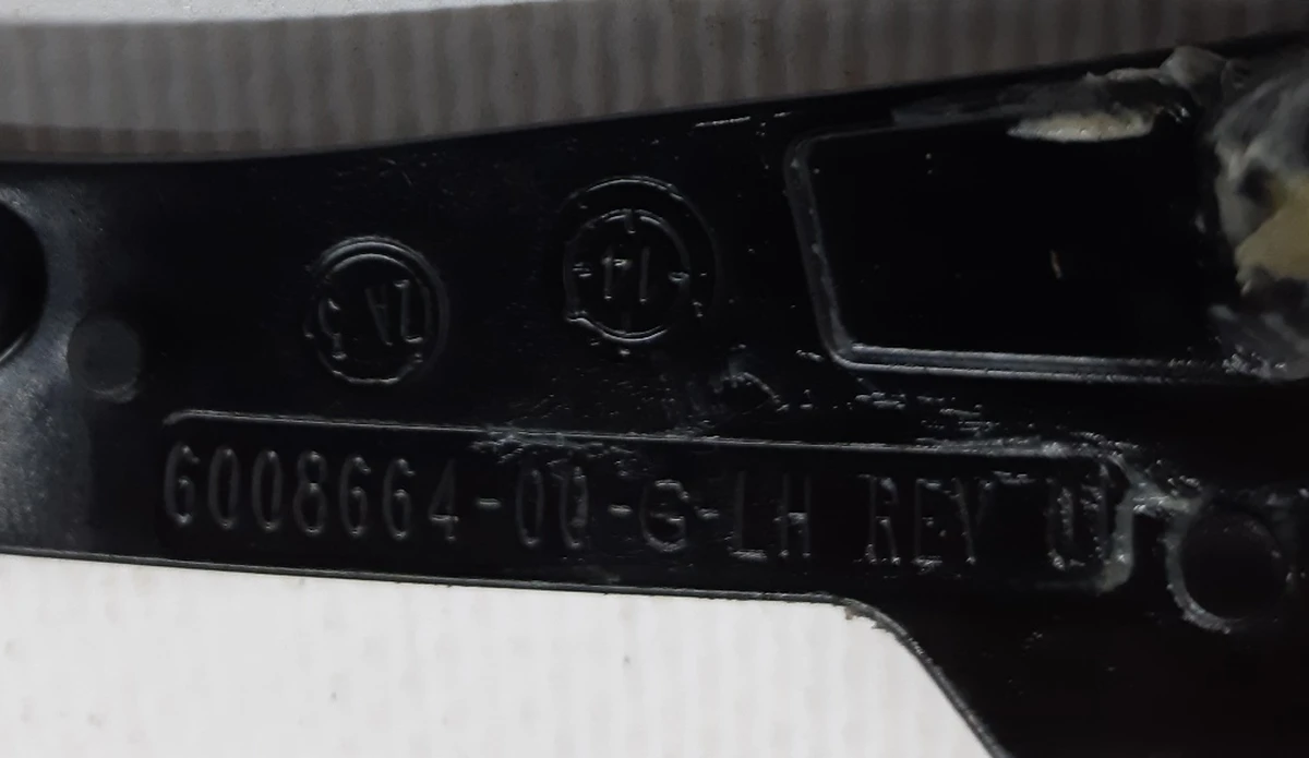 9 Кронштейн-напрямна люка передня ліва REV01 Tesla model S 6008664-00-G