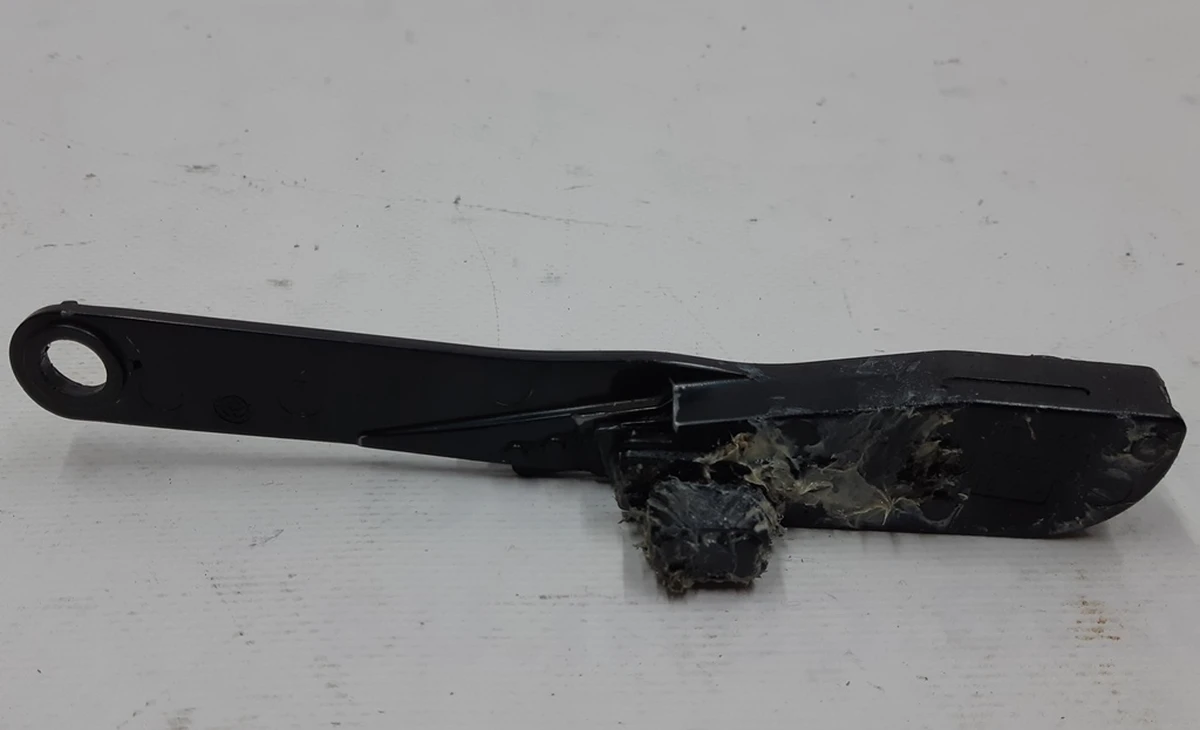 19 Кронштейн-направляющая люка задняя левая REV01 Tesla model S 6008676-00-H