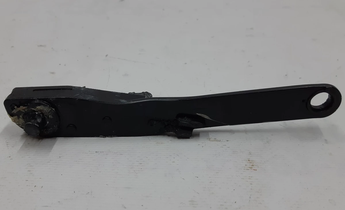 19 Кронштейн-направляющая люка задняя левая REV01 Tesla model S 6008676-00-H