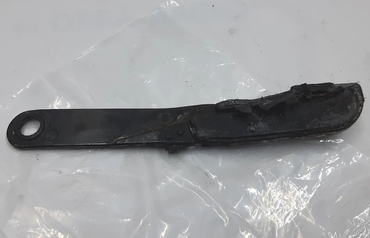 19 Кронштейн-спрямовуюча люка задня ліва REV01 н / к Tesla model S 6008676-00-H
