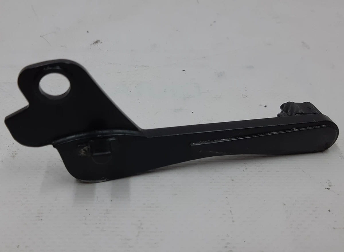 10 Кронштейн-направляющая люка передняя правая REV01 Tesla model S 6008675-00-G