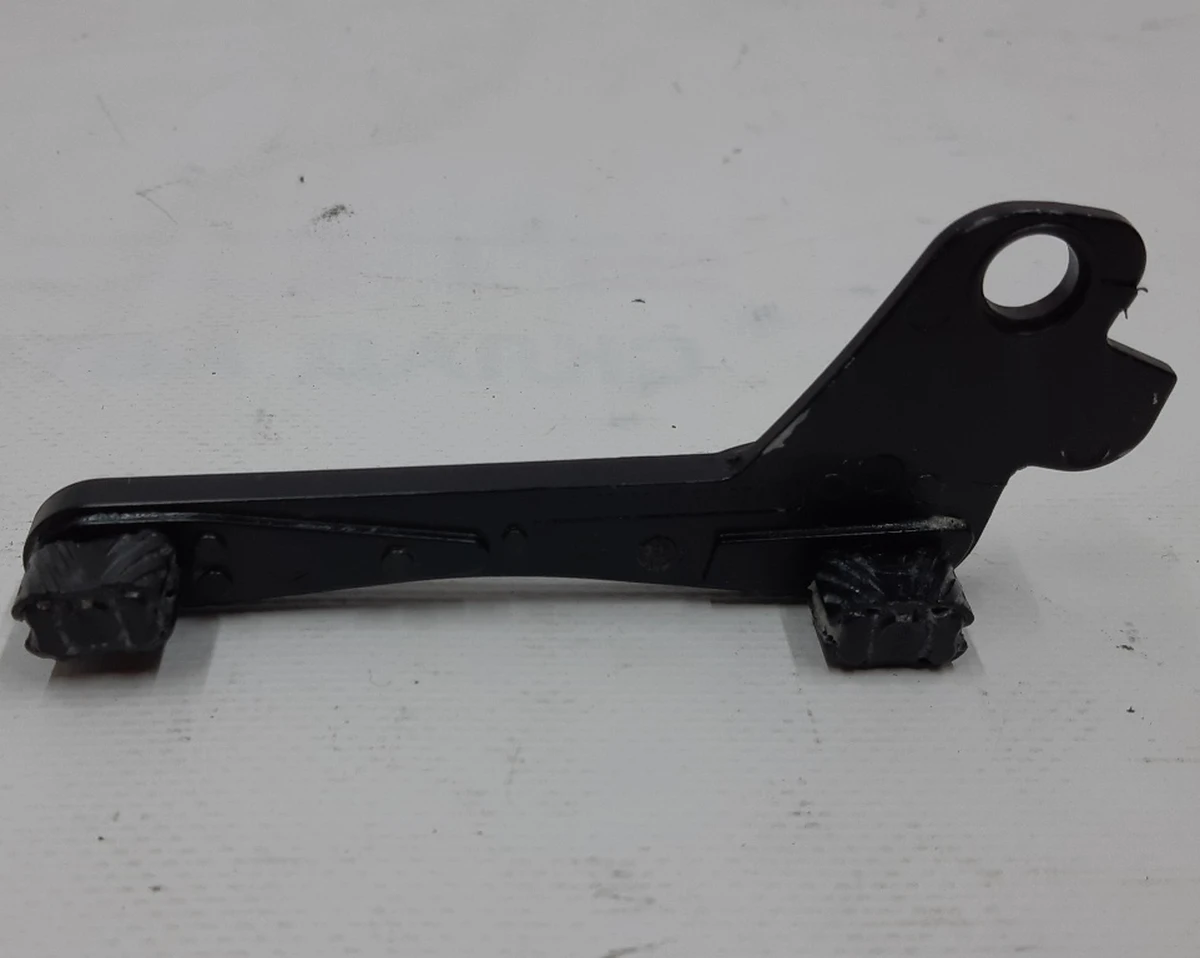 10 Кронштейн-направляющая люка передняя правая REV01 Tesla model S 6008675-00-G