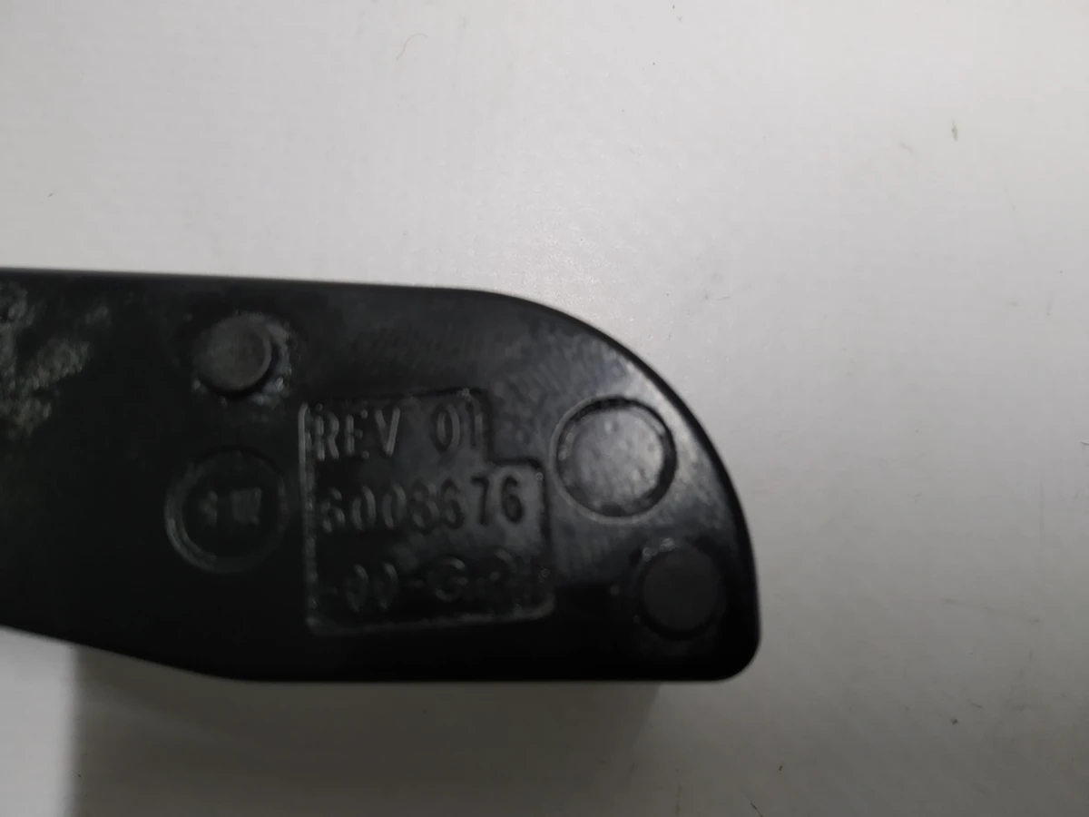 19 Hatch guide bracket rear right REV01 Tesla model S 6008676-00-H