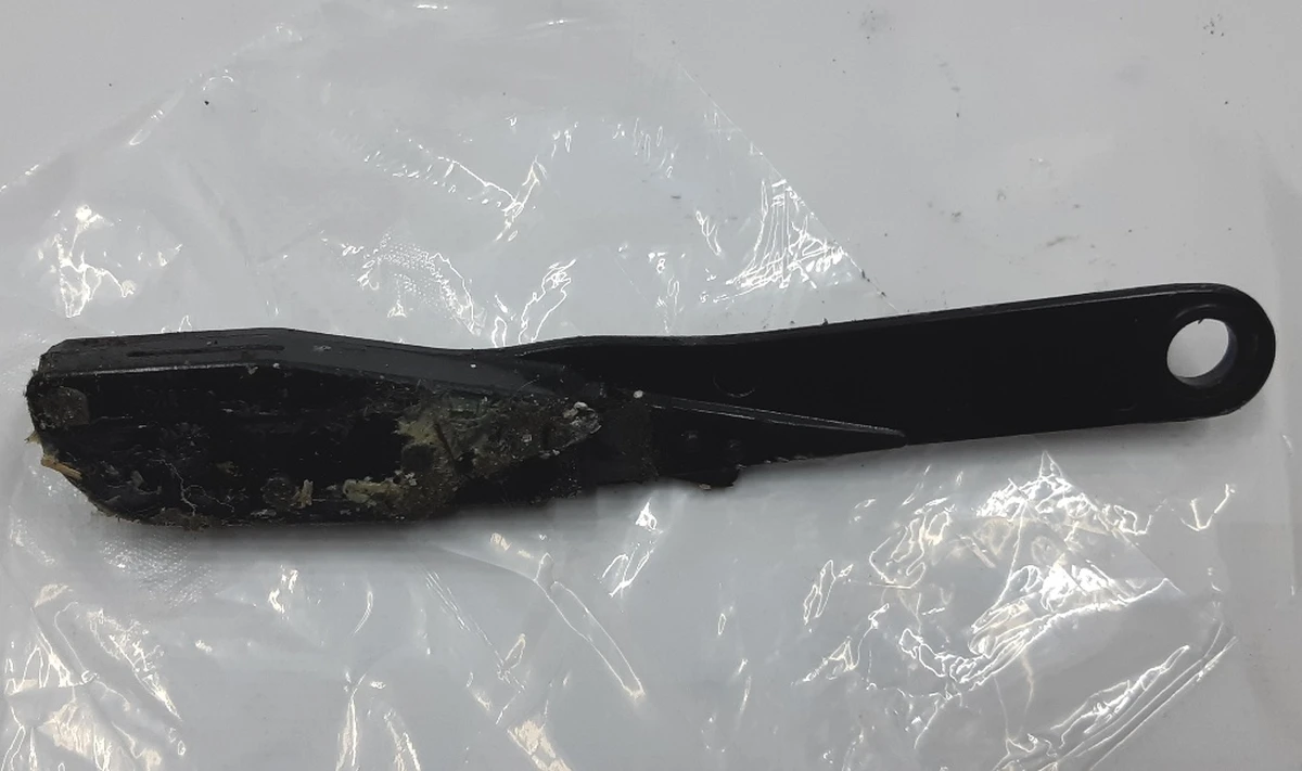 19 Кронштейн-спрямовуюча люка задні праві REV01 н / к Tesla model S 6008676-00-H