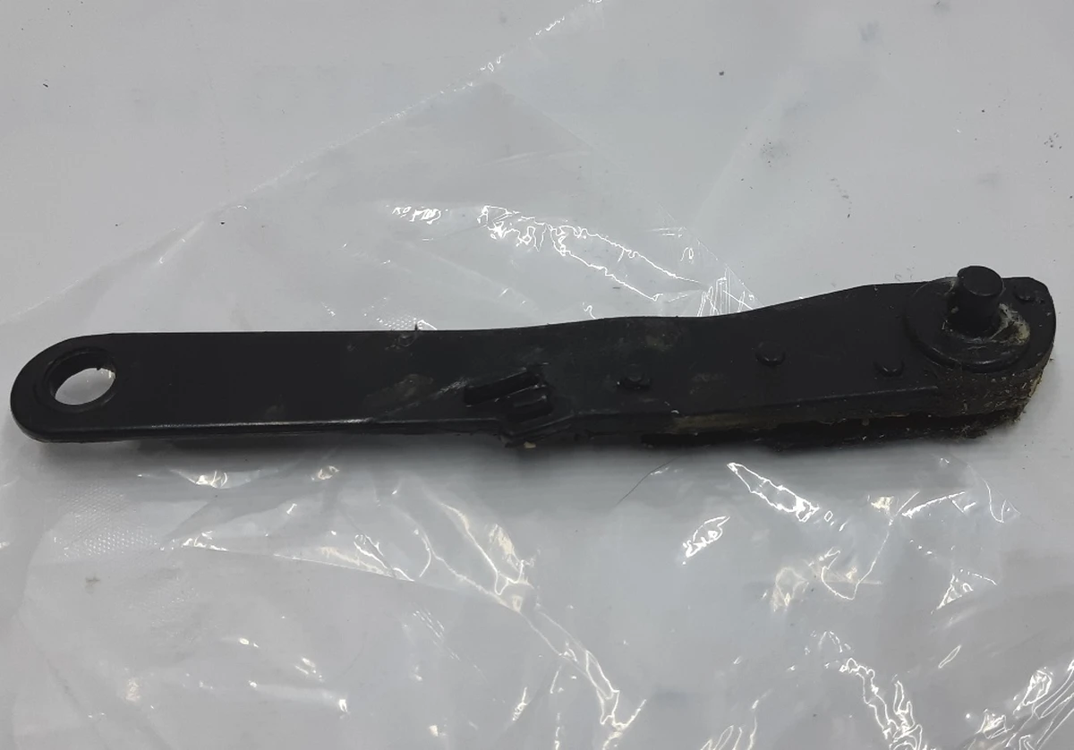 19 Кронштейн-спрямовуюча люка задні праві REV01 н / к Tesla model S 6008676-00-H