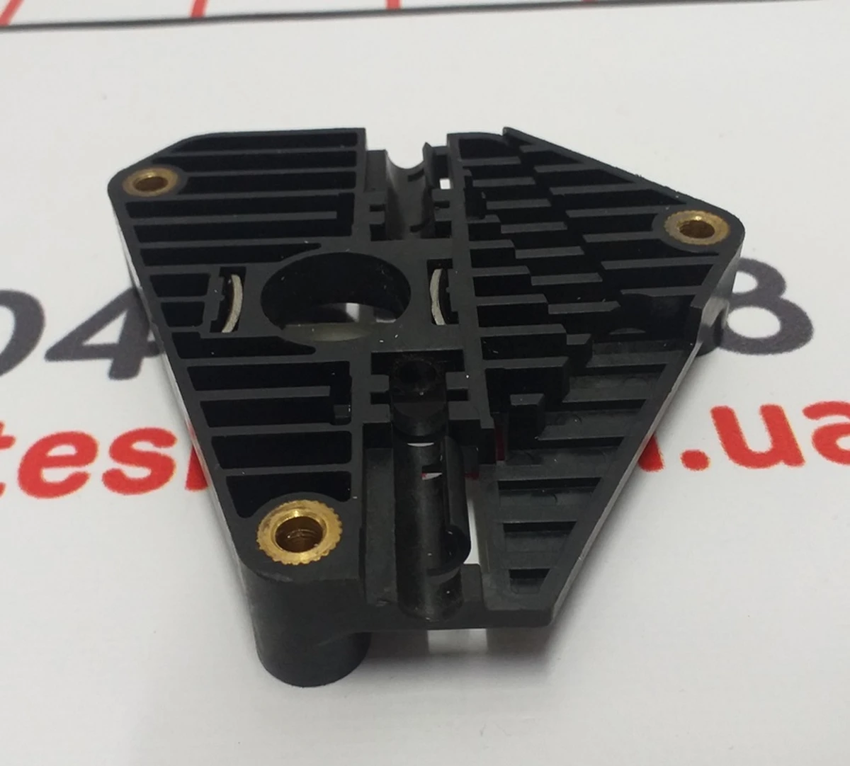 4 Кронштейн мотора приводу люка правий Tesla model S, model S REST 6008697-00-A