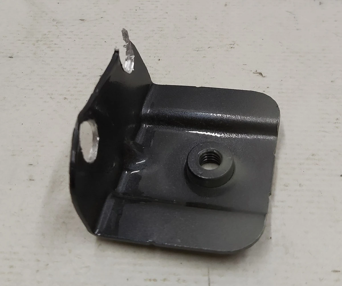 5 Кронштейн крепления крыла переднего левого/правого нижний с повреждением Tesla model S, model S REST 6008776-S0-A