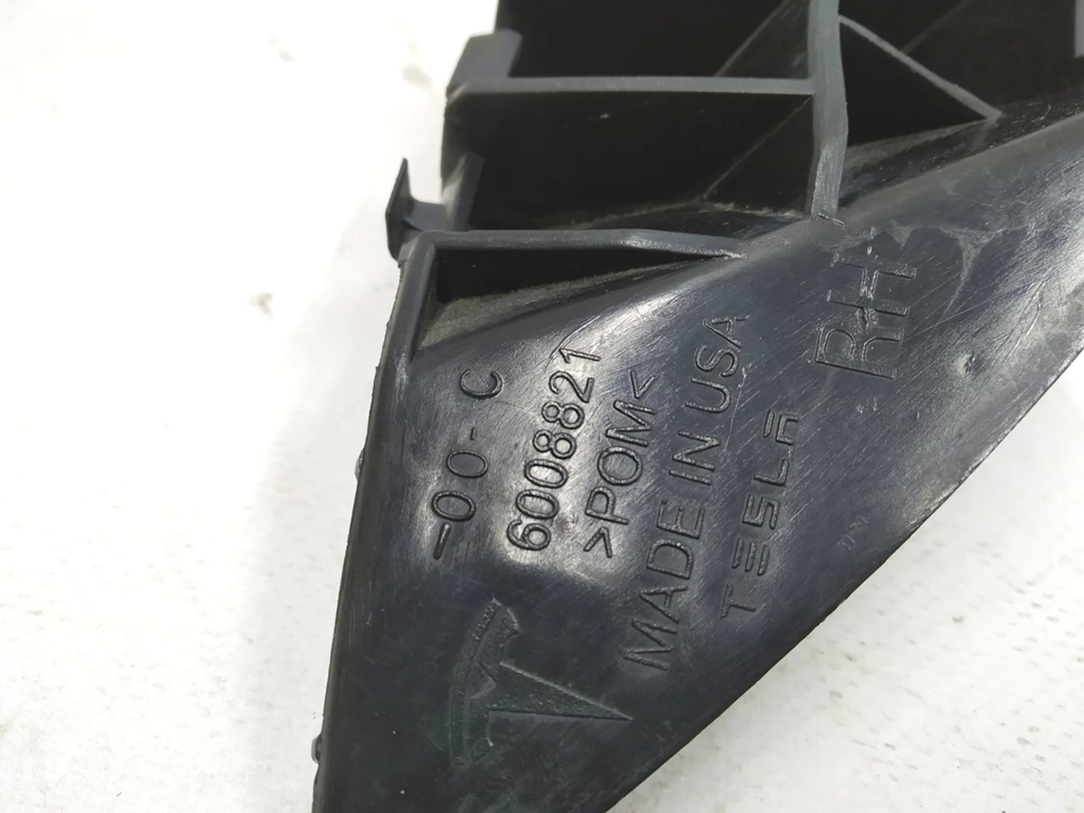 3 Напрямна крила переднього правого (черепашка) Tesla model S, model S REST 1095496-00-A