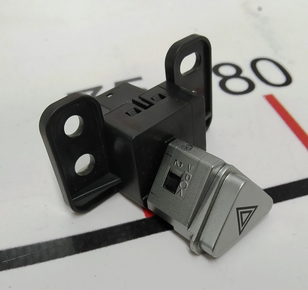 2 Кнопка аварійного сигналу Tesla model X S REST 6008905-00-C