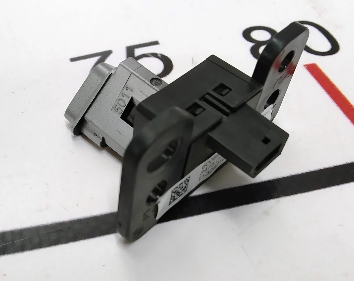 2 Кнопка аварійного сигналу Tesla model X S REST 6008905-00-C