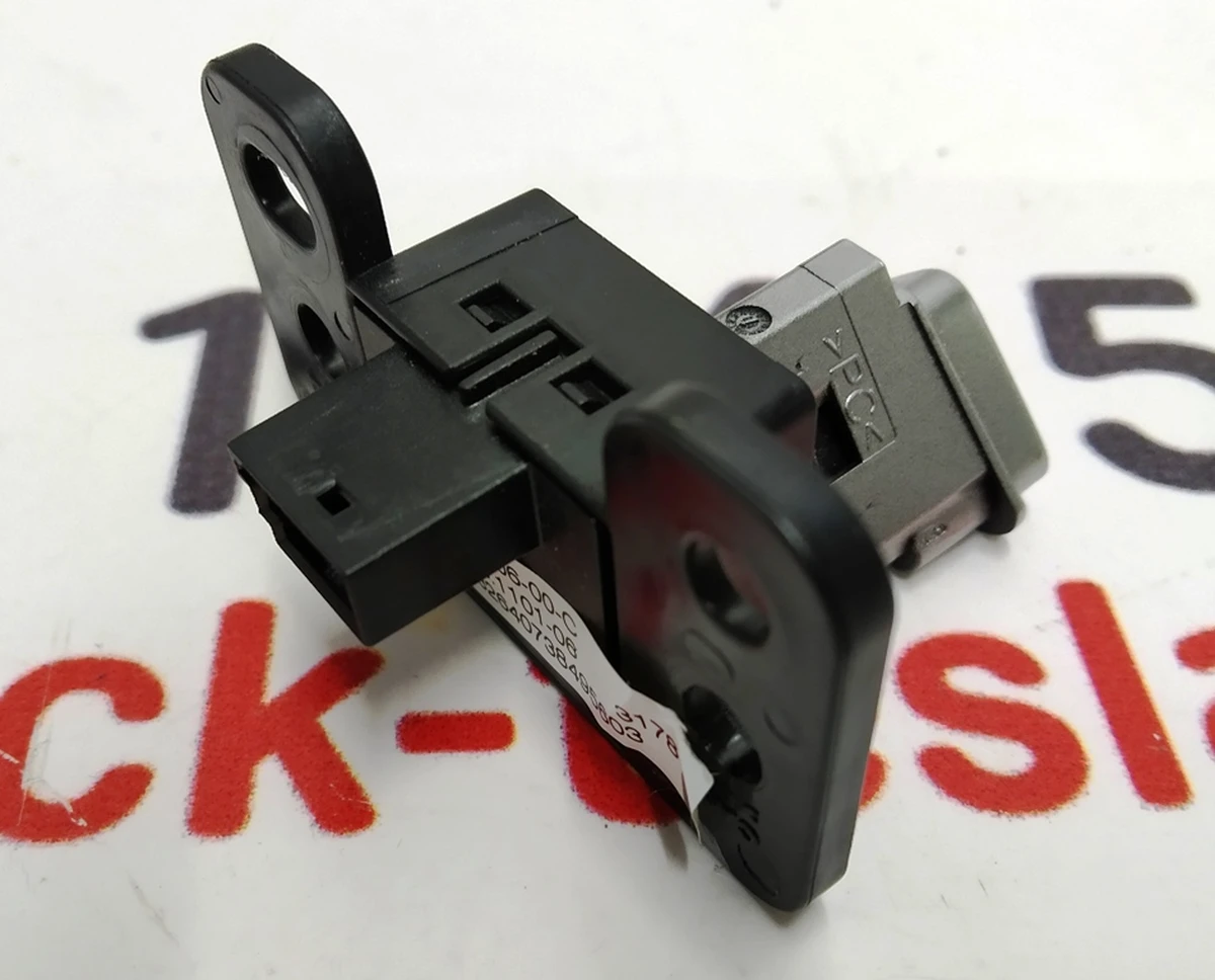 3 Кнопка відкриття бардачка Tesla Model S, Model S REST, Model X 6008906-00-C