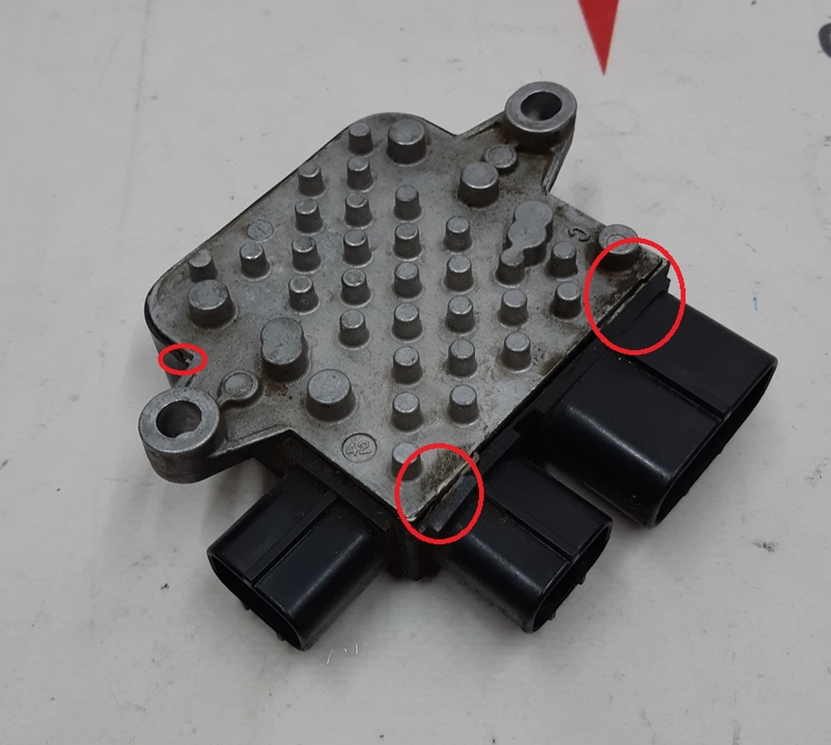 10 Air conditioning fan control unit with housing damage Tesla model S, model S REST 6008953-00-D
