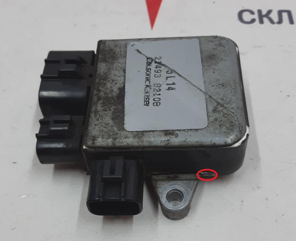 10 Air conditioning fan control unit with housing damage Tesla model S, model S REST 6008953-00-D