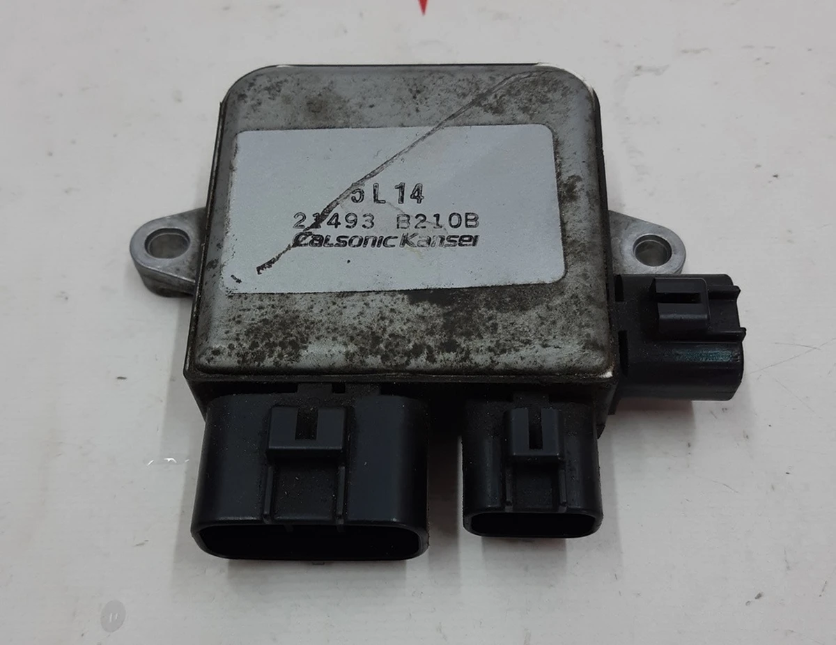 10 Air conditioning fan control unit with housing damage Tesla model S, model S REST 6008953-00-D