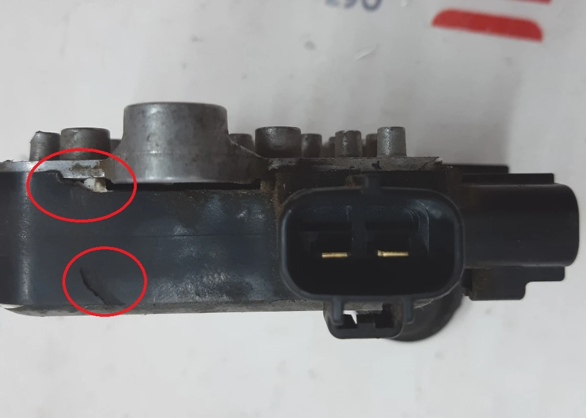 10 Air conditioning fan control unit with housing damage Tesla model S, model S REST 6008953-00-D
