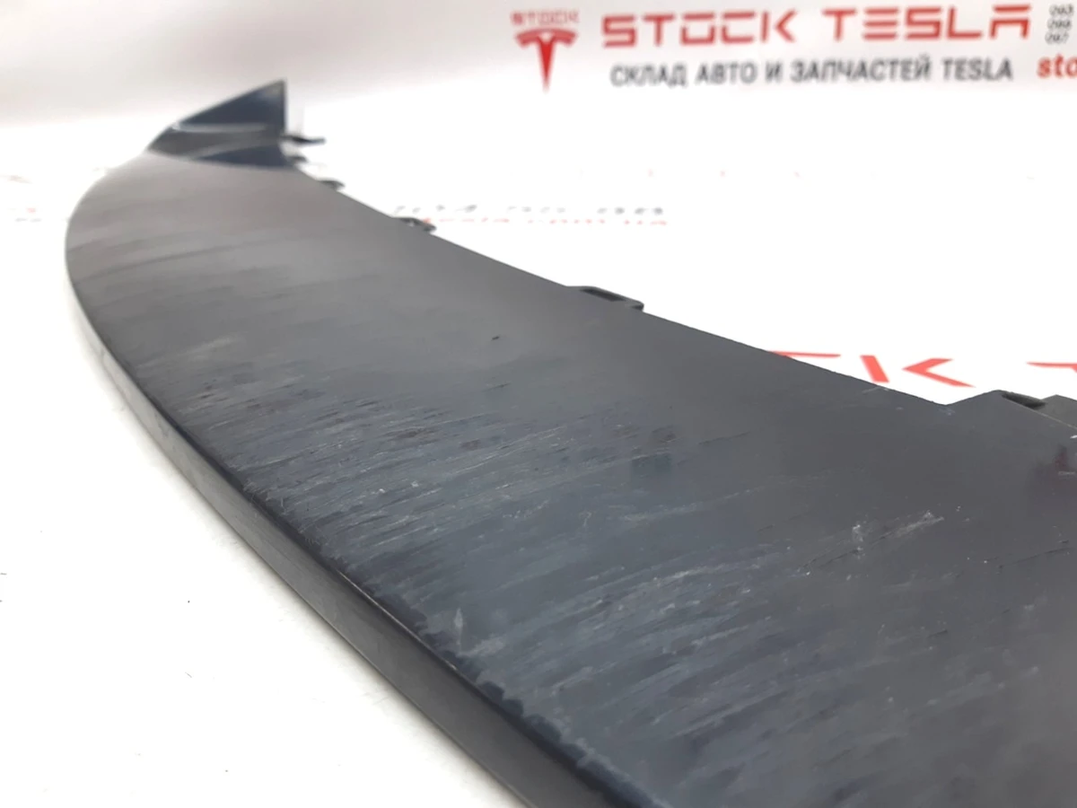 17 Декоративна накладка бампера заднього (з пошкодженням) Tesla model S 6009004-00-C