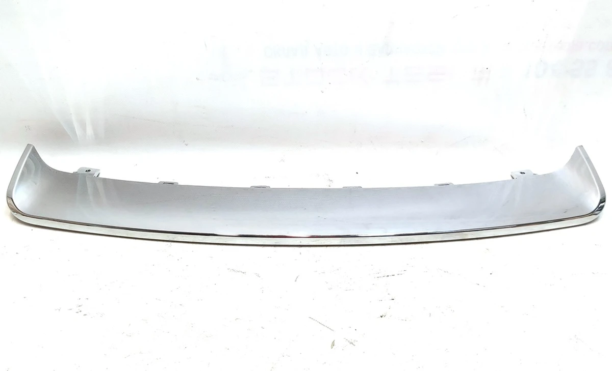 17 ASY TRIM APPLIQUE RR FASCIA CHROME with damage Tesla model S 6009004-00-C