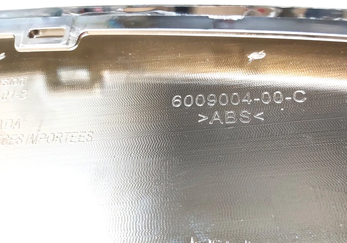 17 ASY TRIM APPLIQUE RR FASCIA CHROME with damage Tesla model S 6009004-00-C