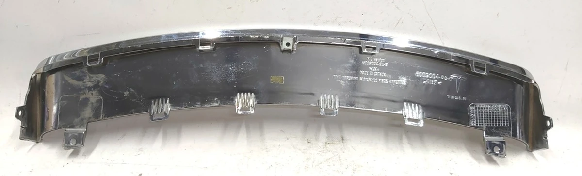 17 Decorative rear bumper pad (chrome) (damaged) Tesla model S 6009004-00-C