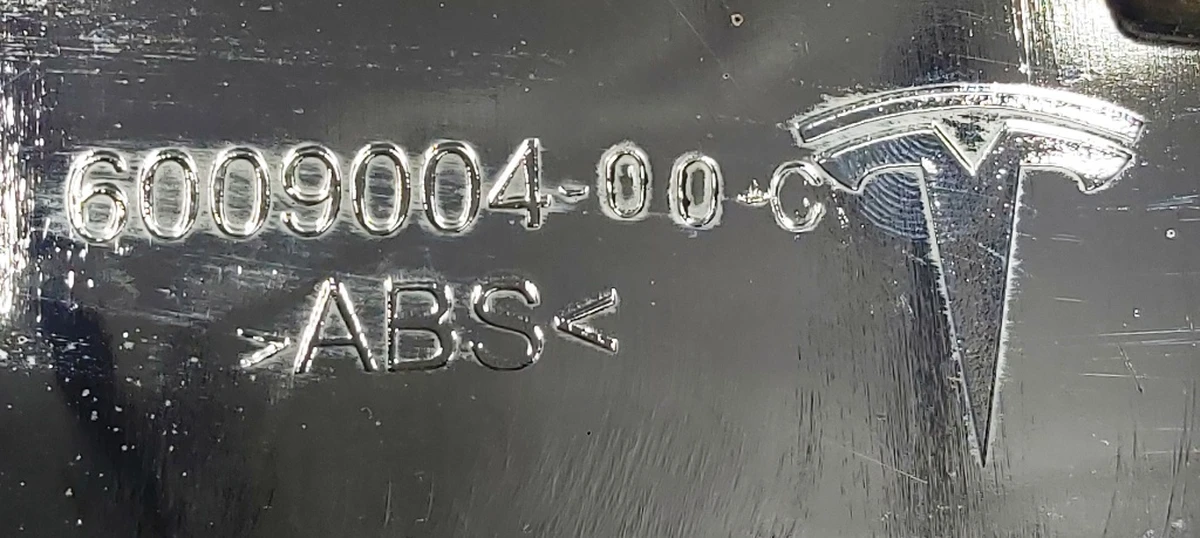 17 Decorative rear bumper pad (chrome) (damaged) Tesla model S 6009004-00-C