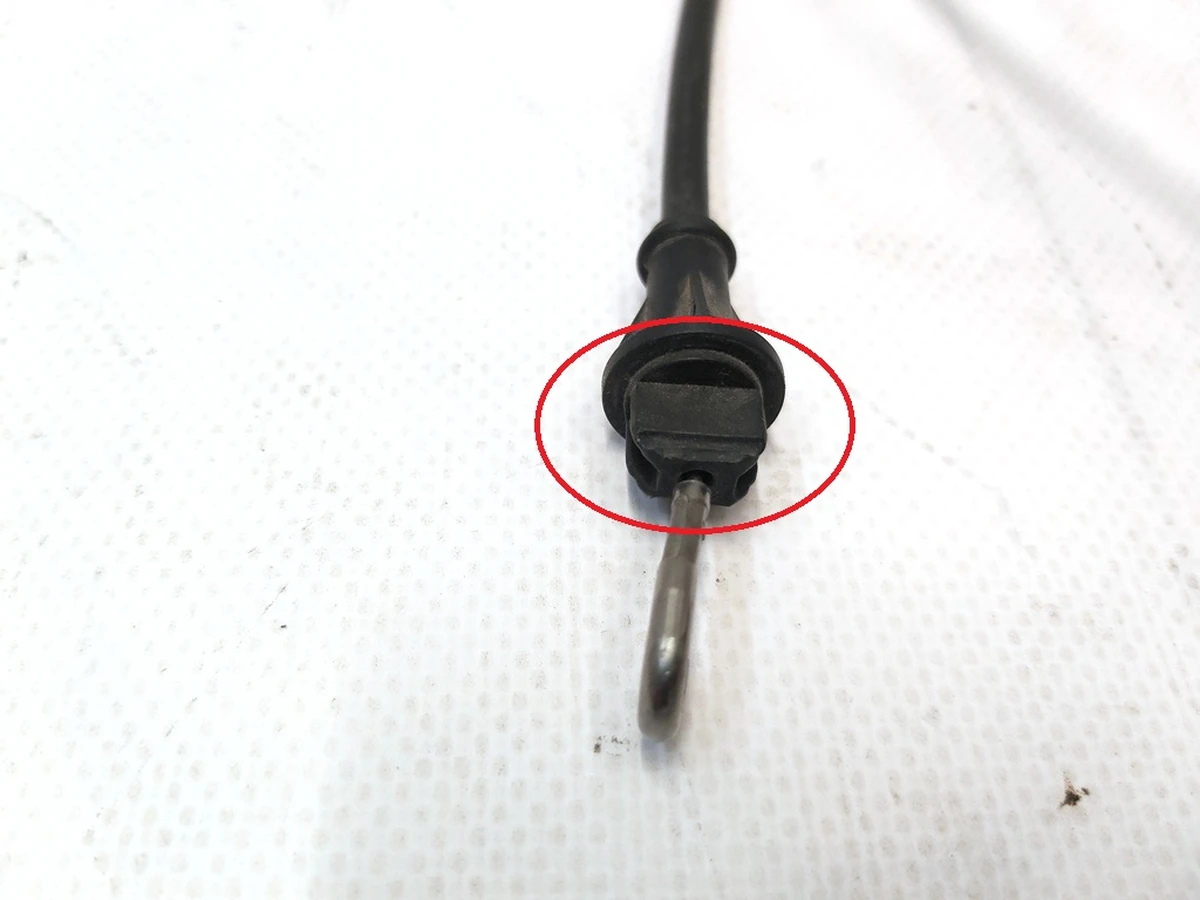 2 Тросик замка капота (открытия) с повреждением Tesla model S 6009164-00-E