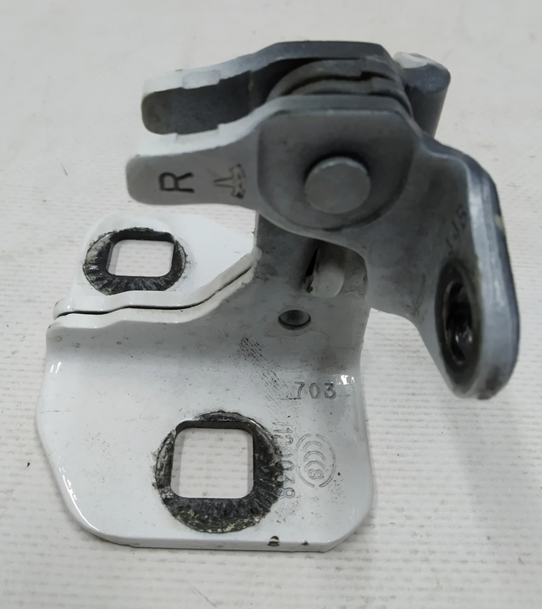 9 Петля нижня двері передньої задньої лівої Tesla model S, model S REST 6009552-00-E